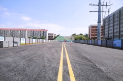 托子沖南路主幅路通車，新學校旁拉通了一條便民路